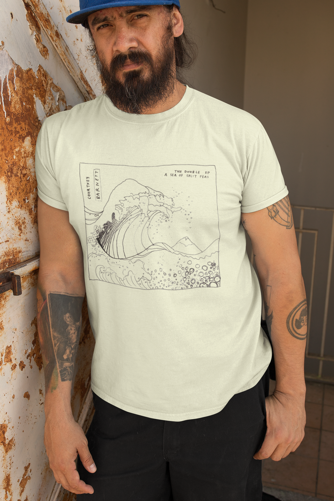 **IMPORTED FROM THE U.S.A - We have very limited stock of this t-shirt, and once it is sold out we are unable to get new stock as it has been discontinued**
Courtney Barnett began her music career playing guitar with the grunge band Rapid Transit from 2010 to 2011. Following that, she played guitar and vocals with the psych country band. In 2013, Barnett released her own EP titled 'A Sea of Split Peas', which gained international acclaim.